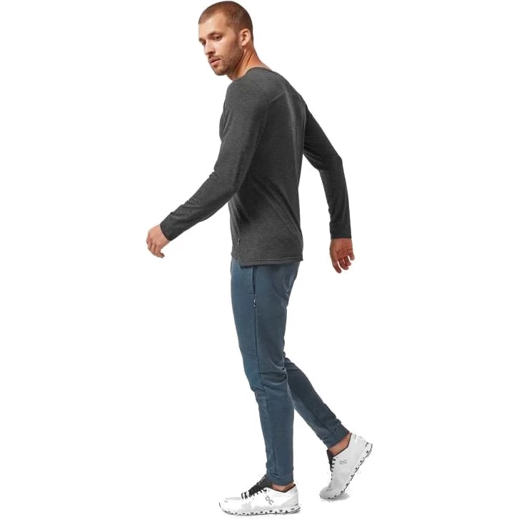 On Running On Comfort Long-T Long Sleeve Running Shirt - Black - Image 3