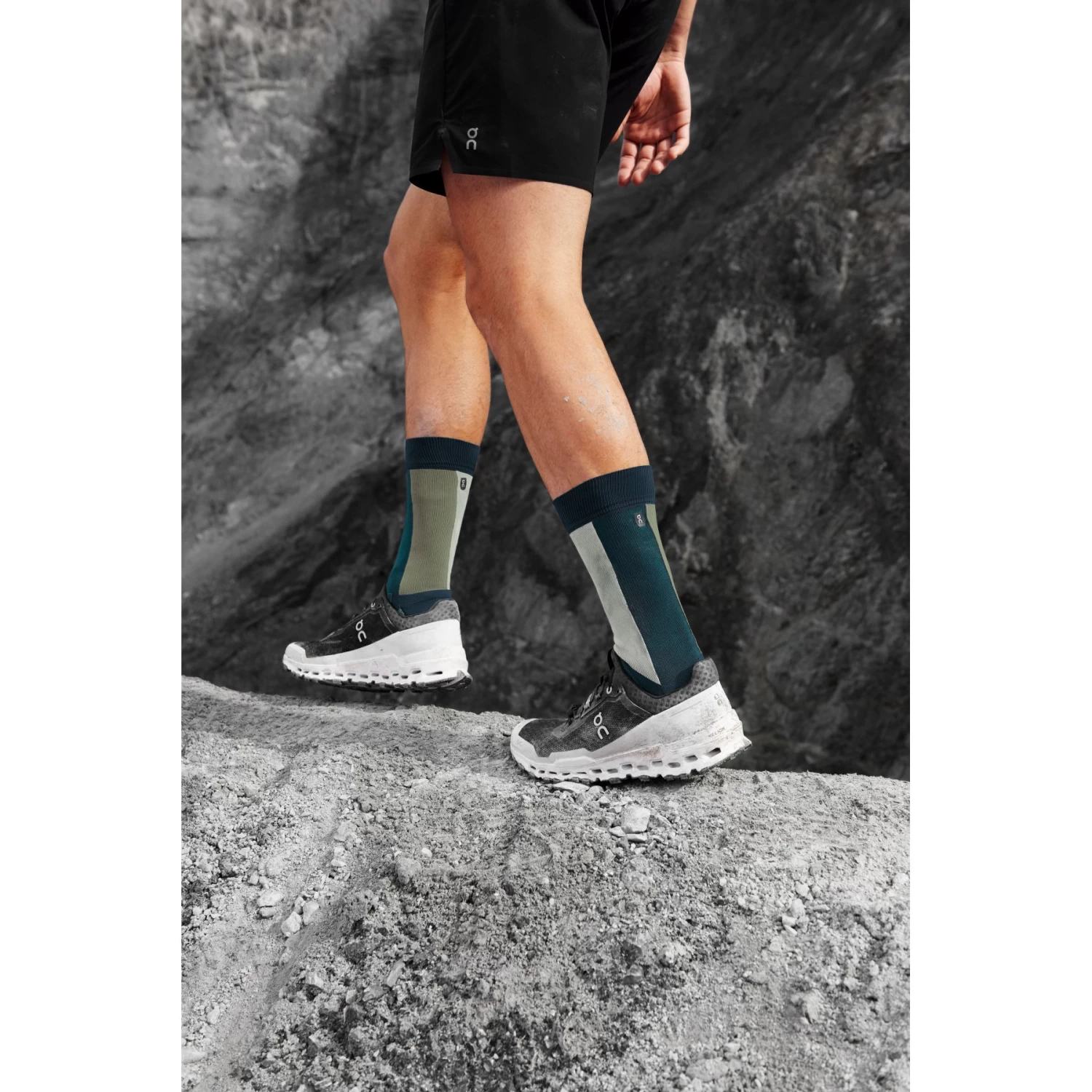 On Running On Cloudultra Trailrunning Shoe - Black & White - Image 7