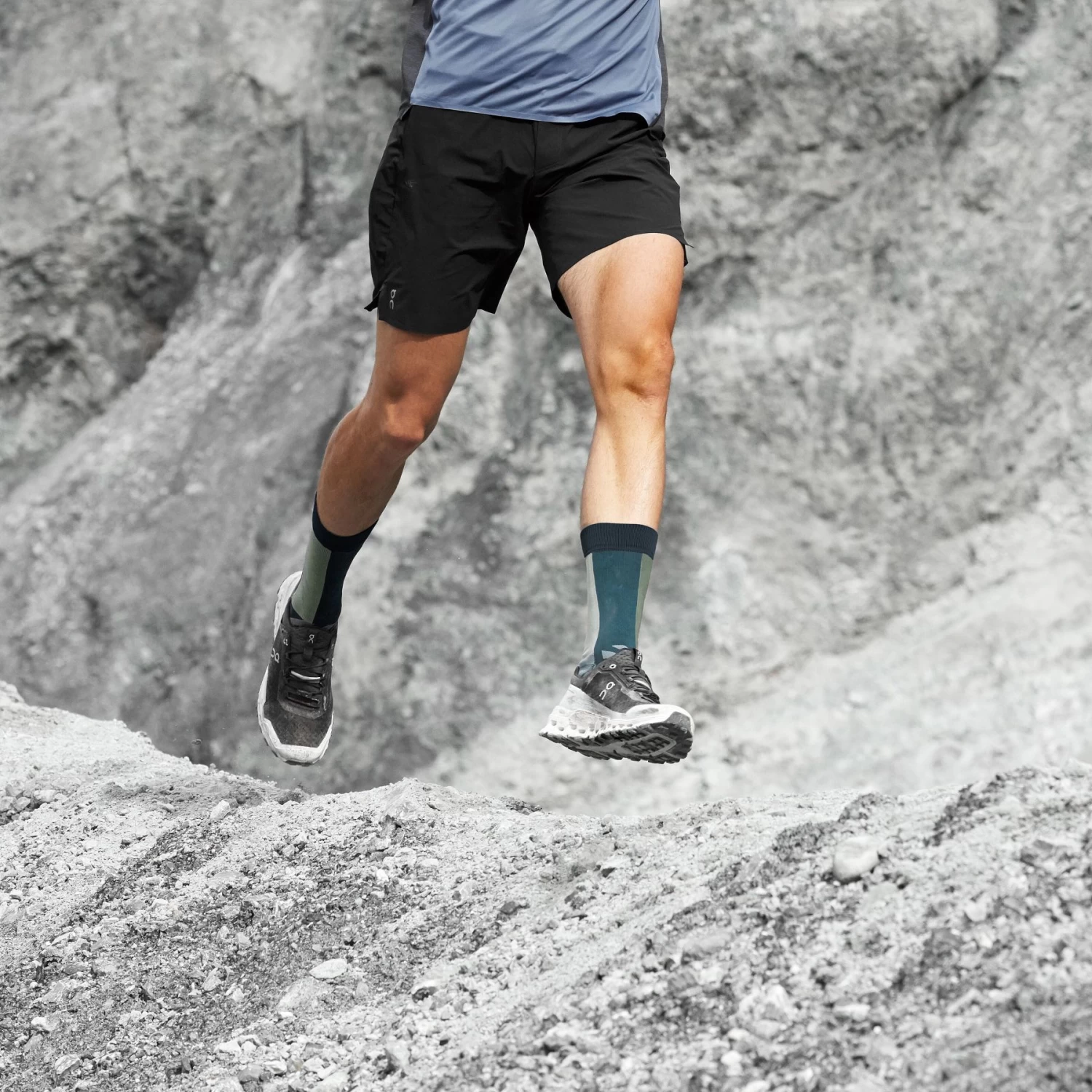 On Running On Cloudultra Trailrunning Shoe - Black & White - Image 8