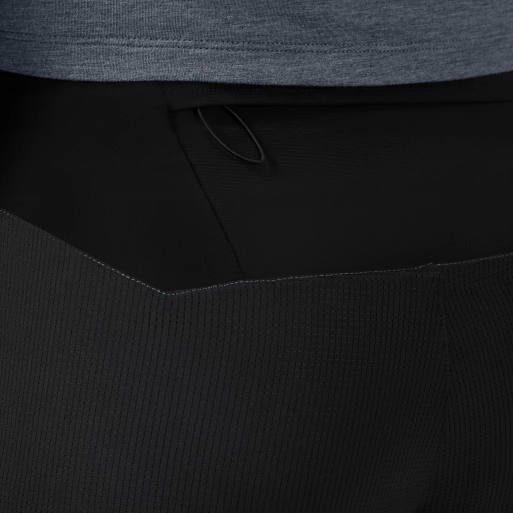 On Running On Lightweight Shorts - Dark & Black - Image 6