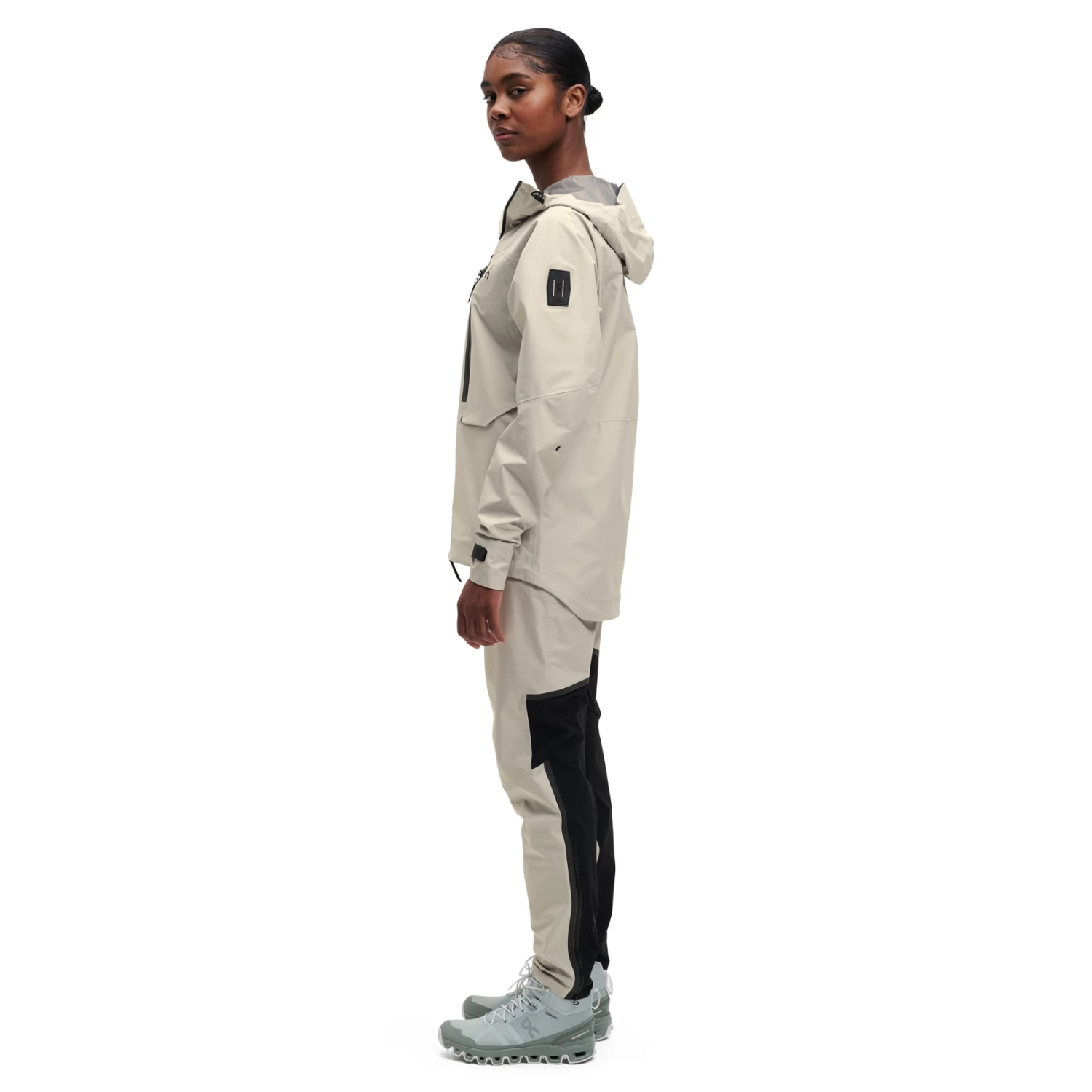 On Running On Storm Jacket Women - Pearl - Image 2