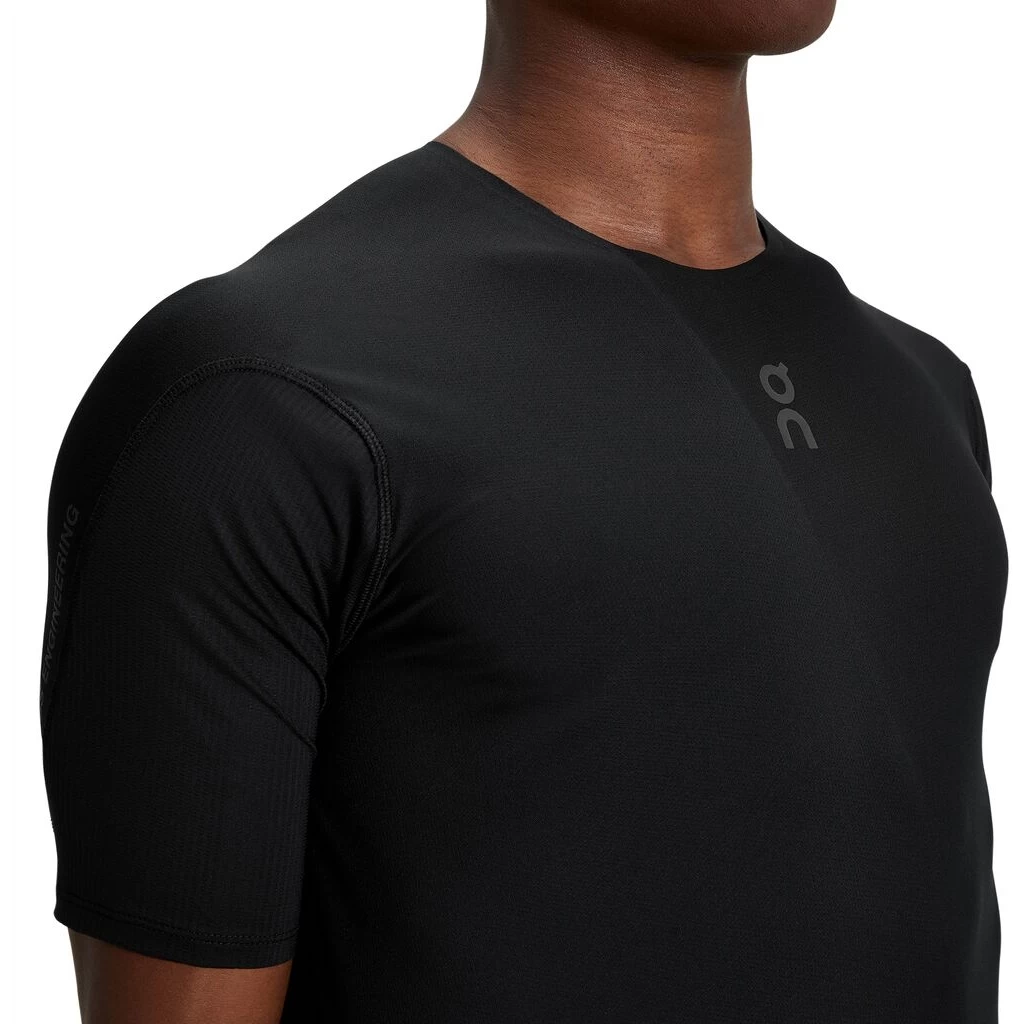 On Running On Ultra-T Running Shirt Men - Black - Image 5