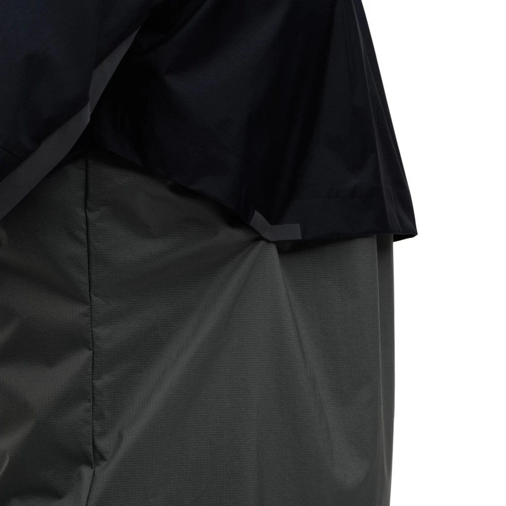 On Running On Weather Jacket - Black & Shadow - Image 5